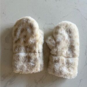 Baby Gap Fuzzy Mittens